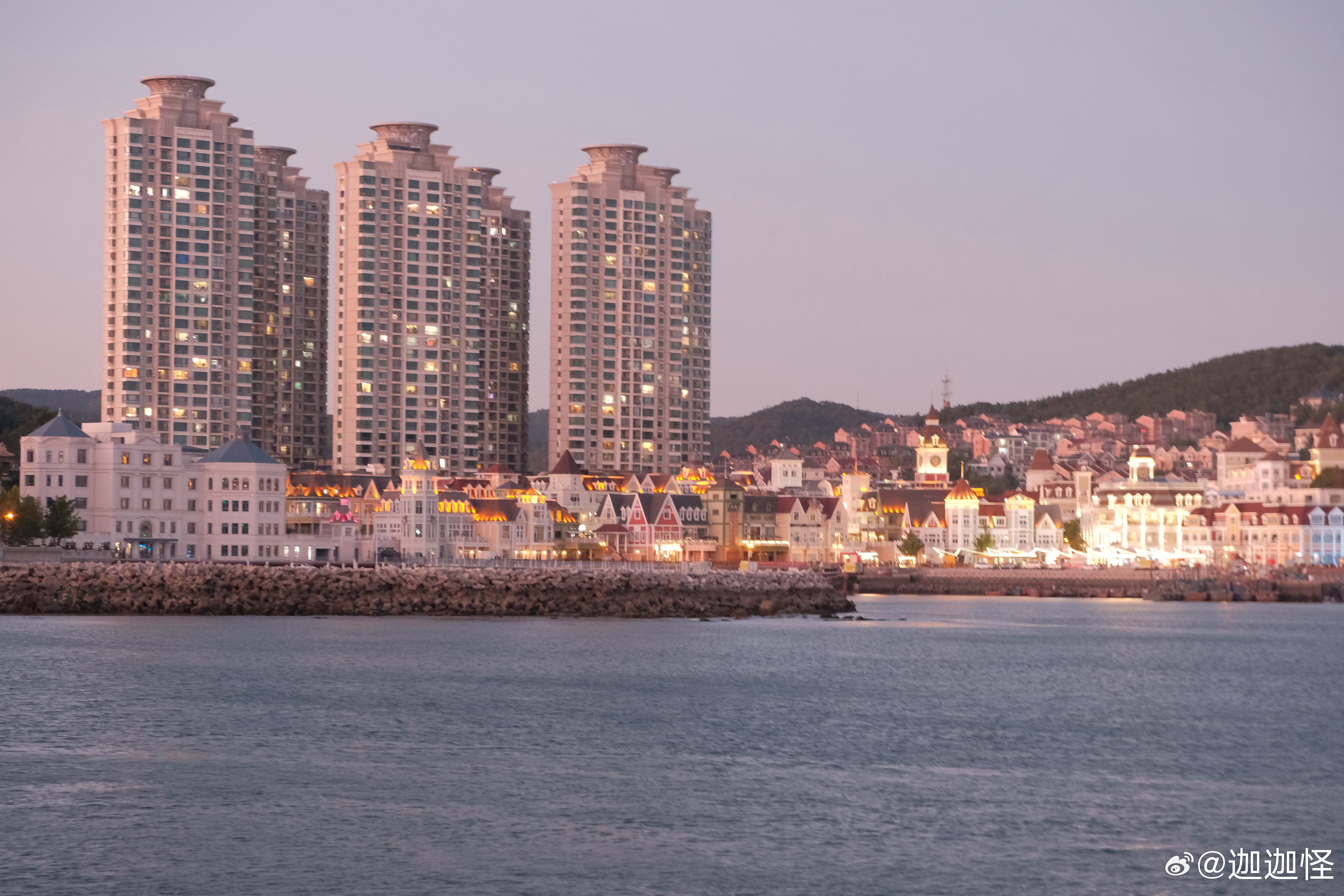 大连盛会，嘉宾云集，观众热情如火